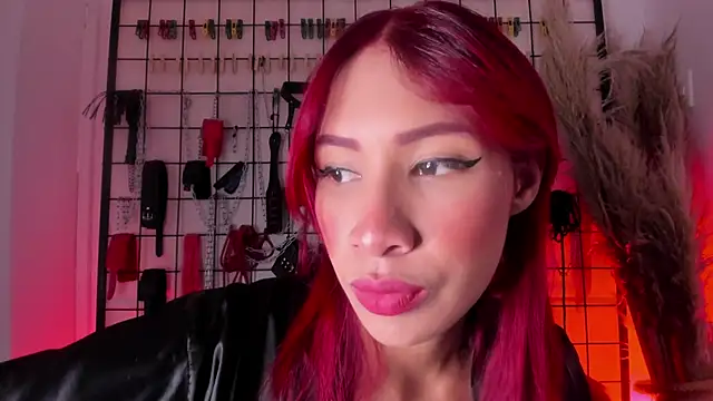 Snapshot of charrlotte_quinn chatting on 10-10-25, 09:14 charrlotte quinn online show from 10-10-25, 09:14