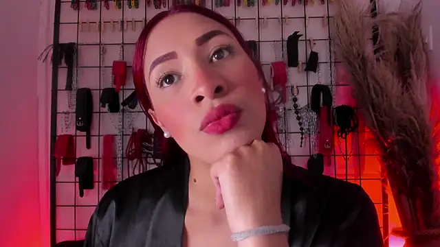 Snapshot of charrlotte_quinn chatting on 10-12-25, 08:52 charrlotte quinn online show from 10-12-25, 08:52