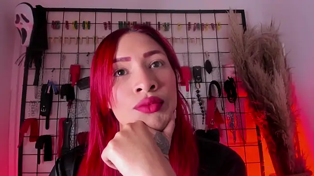 Snapshot of charrlotte_quinn chatting on 10-30-25, 02:40 charrlotte quinn online show from 10-30-25, 02:40