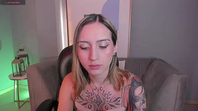 MollySundersX online show from 11-25-25, 04:01