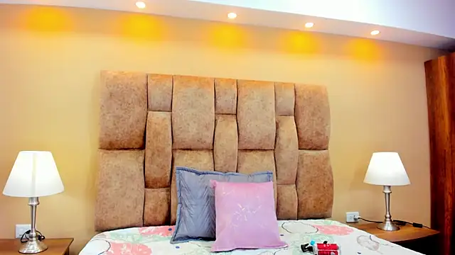 MiiaHot online show from 02-01-26, 08:07