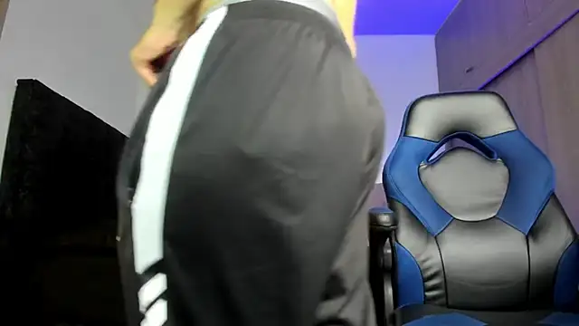 Snapshot of male_pussy chatting on 10-11-25, 05:00 male pussy online show from 10-11-25, 05:00