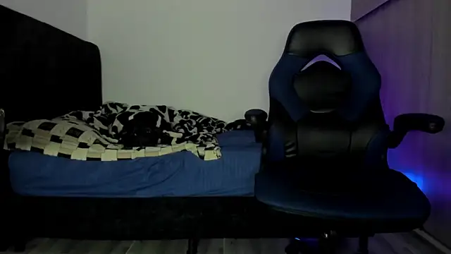 Snapshot of male_pussy chatting on 10-28-25, 05:33 male pussy online show from 10-28-25, 05:33