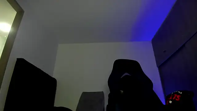 Snapshot of male_pussy chatting on 11-06-25, 02:56 male pussy online show from 11-06-25, 02:56