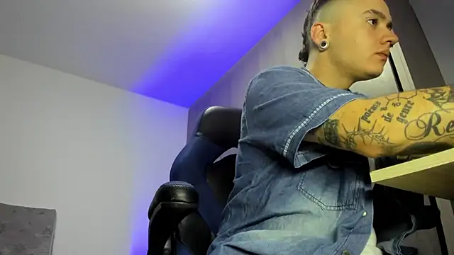 Snapshot of male_pussy chatting on 11-07-25, 04:23 male pussy online show from 11-07-25, 04:23