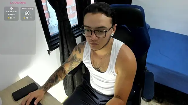 Snapshot of male_pussy chatting on 06-24-26, 11:04 male pussy online show from 06-24-26, 11:04