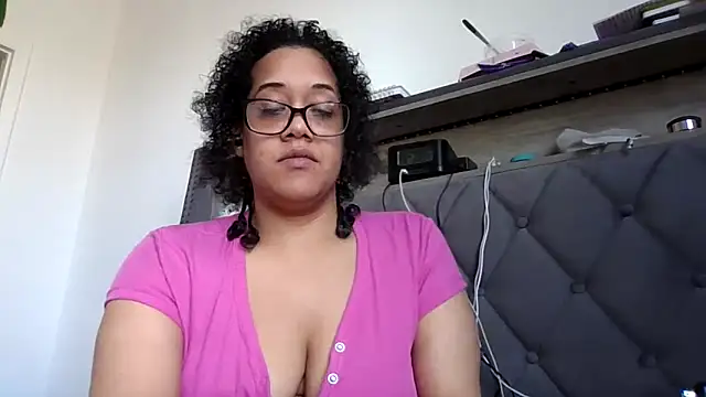 Snapshot of Ladycinnabon1 chatting on 11-28-25, 06:10 Ladycinnabon1 online show from 11-28-25, 06:10