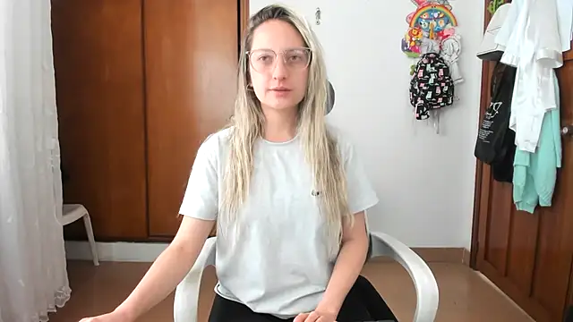 Snapshot of Adele_johnsonn1 chatting on 10-15-25, 03:01 Adele johnsonn1 online show from 10-15-25, 03:01