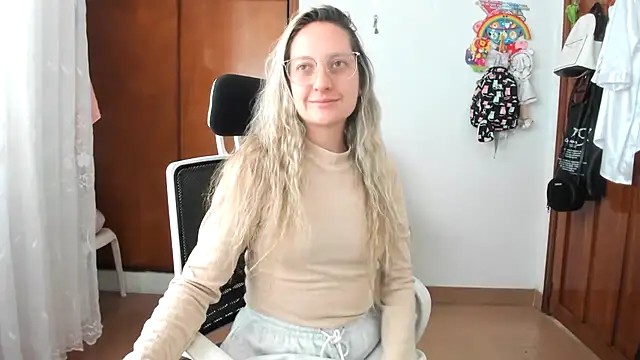 Snapshot of Adele_johnsonn1 chatting on 10-20-25, 03:56 Adele johnsonn1 online show from 10-20-25, 03:56