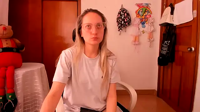 Snapshot of Adele_johnsonn1 chatting on 02-27-26, 04:40 Adele johnsonn1 online show from 02-27-26, 04:40