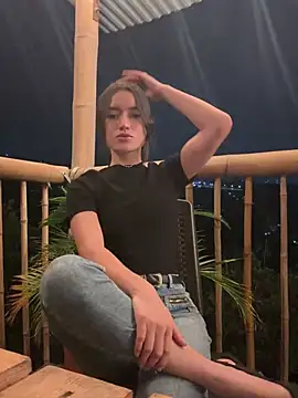 Snapshot of SaraWilliamss_ chatting on 12-15-24, 03:56 SaraWilliamss online show from 12-15-24, 03:56