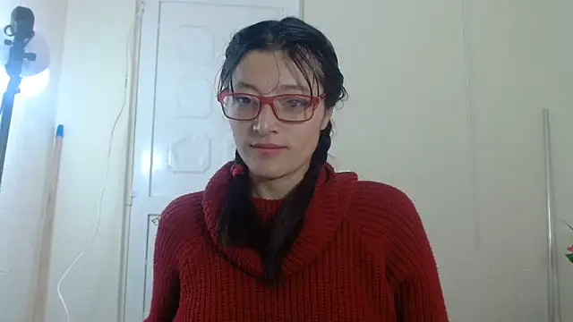 Snapshot of lunazulsj chatting on 06-19-26, 01:04 lunazulsj online show from 06-19-26, 01:04