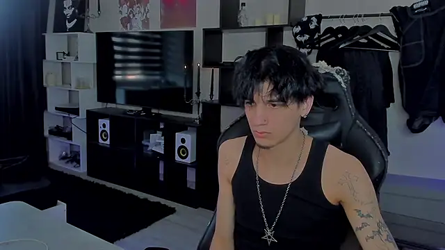 Snapshot of MarkBrowniii chatting on 02-18-26, 12:01 MarkBrowniii online show from 02-18-26, 12:01