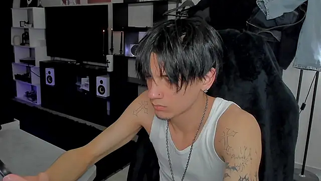 Snapshot of MarkBrowniii chatting on 03-08-26, 06:23 MarkBrowniii online show from 03-08-26, 06:23