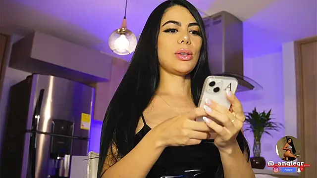 Snapshot of AnnaTaylor1 chatting on 02-03-25, 12:04 AnnaTaylor1 online show from 02-03-25, 12:04