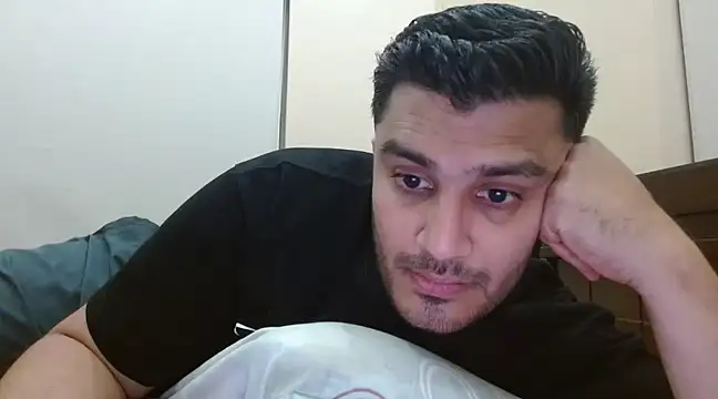 Snapshot of robintoit chatting on 03-06-25, 05:00 robintoit online show from 03-06-25, 05:00
