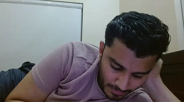 Snapshot of robintoit chatting on 03-18-25, 01:53 robintoit online show from 03-18-25, 01:53