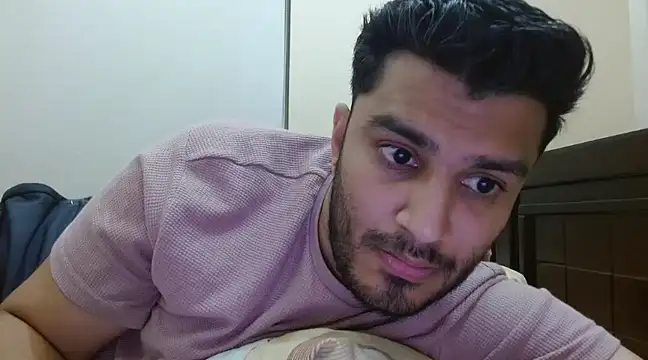 Snapshot of robintoit chatting on 03-18-25, 04:59 robintoit online show from 03-18-25, 04:59