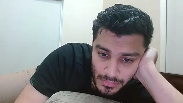 Snapshot of robintoit chatting on 09-10-25, 05:29 robintoit online show from 09-10-25, 05:29
