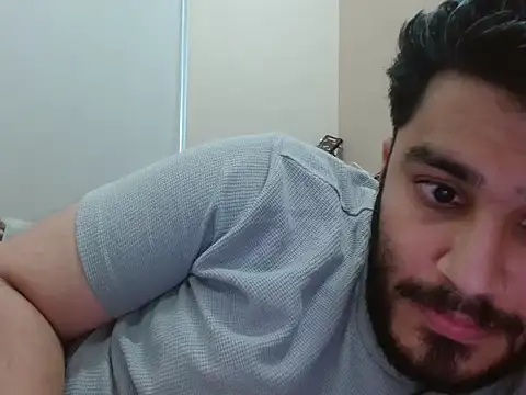 Snapshot of robintoit chatting on 09-27-25, 03:44 robintoit online show from 09-27-25, 03:44