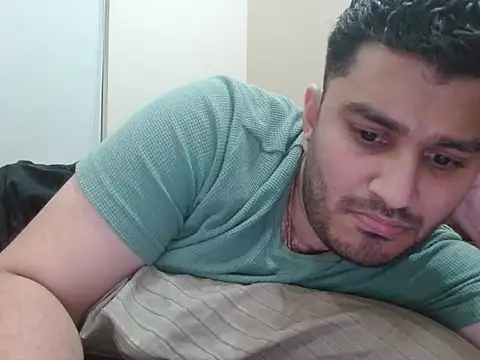 Snapshot of robintoit chatting on 10-05-25, 08:07 robintoit online show from 10-05-25, 08:07