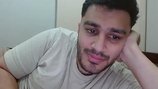 Snapshot of robintoit chatting on 10-09-25, 04:27 robintoit online show from 10-09-25, 04:27