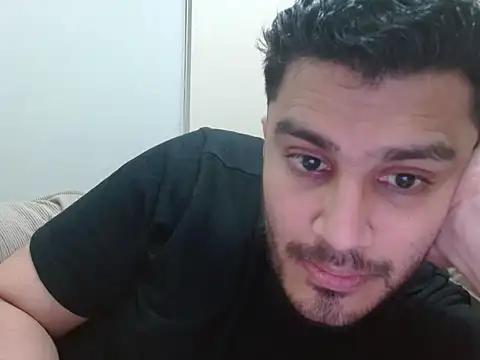 Snapshot of robintoit chatting on 10-10-25, 03:55 robintoit online show from 10-10-25, 03:55