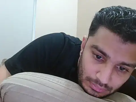 Snapshot of robintoit chatting on 10-11-25, 04:01 robintoit online show from 10-11-25, 04:01