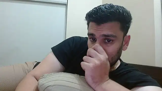 Snapshot of robintoit chatting on 10-12-25, 02:38 robintoit online show from 10-12-25, 02:38