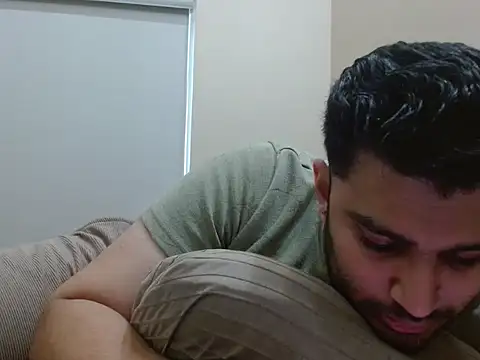 Snapshot of robintoit chatting on 10-14-25, 05:30 robintoit online show from 10-14-25, 05:30