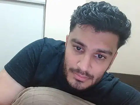 Snapshot of robintoit chatting on 10-17-25, 02:52 robintoit online show from 10-17-25, 02:52