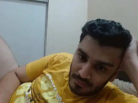 Snapshot of robintoit chatting on 10-18-25, 06:30 robintoit online show from 10-18-25, 06:30