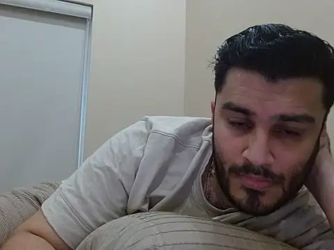 Snapshot of robintoit chatting on 10-24-25, 08:22 robintoit online show from 10-24-25, 08:22