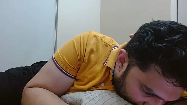 Snapshot of robintoit chatting on 10-26-25, 02:23 robintoit online show from 10-26-25, 02:23