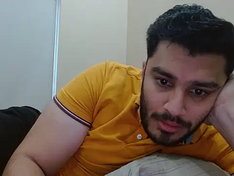 Snapshot of robintoit chatting on 10-27-25, 04:27 robintoit online show from 10-27-25, 04:27