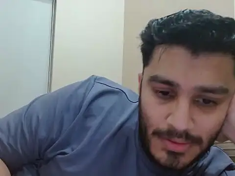 Snapshot of robintoit chatting on 10-29-25, 03:25 robintoit online show from 10-29-25, 03:25