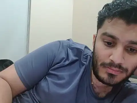 Snapshot of robintoit chatting on 10-30-25, 03:57 robintoit online show from 10-30-25, 03:57