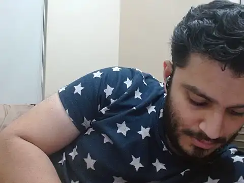 Snapshot of robintoit chatting on 11-06-25, 06:42 robintoit online show from 11-06-25, 06:42