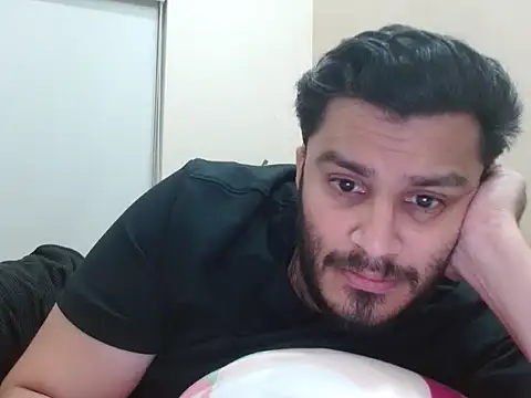 Snapshot of robintoit chatting on 03-01-26, 04:09 robintoit online show from 03-01-26, 04:09