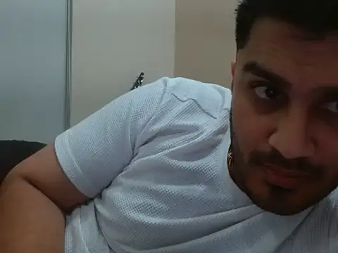 Snapshot of robintoit chatting on 03-08-26, 07:50 robintoit online show from 03-08-26, 07:50