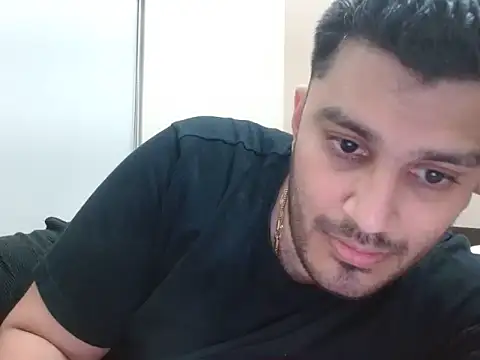 Snapshot of robintoit chatting on 03-10-26, 05:18 robintoit online show from 03-10-26, 05:18