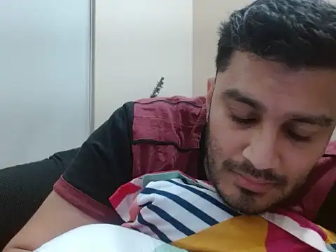 Snapshot of robintoit chatting on 03-17-26, 08:01 robintoit online show from 03-17-26, 08:01