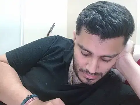 Snapshot of robintoit chatting on 03-19-26, 06:06 robintoit online show from 03-19-26, 06:06