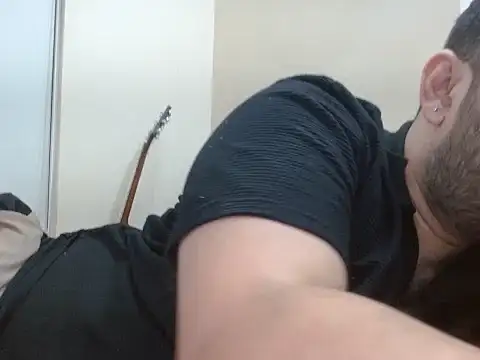 Snapshot of robintoit chatting on 03-19-26, 06:12 robintoit online show from 03-19-26, 06:12