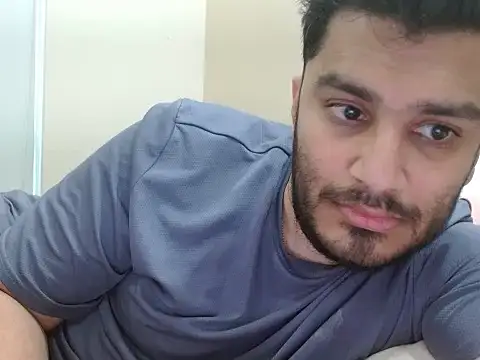 Snapshot of robintoit chatting on 03-28-26, 04:23 robintoit online show from 03-28-26, 04:23