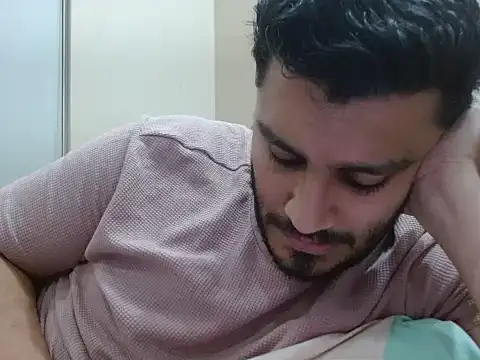 Snapshot of robintoit chatting on 03-31-26, 03:01 robintoit online show from 03-31-26, 03:01