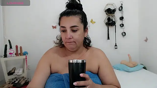 mom hot   online show from 05-09-26, 06:57