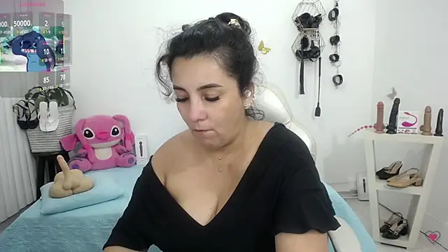 mom hot   online show from 06-18-26, 01:04