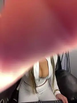  laura 02 online show from 12-17-24, 04:32