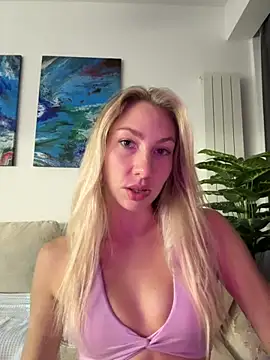 LuisaBecker online show from 10-20-25, 05:35